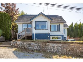 Photo 1: 7466 DUNSMUIR Street in Mission: Mission BC House for sale : MLS®# R2712851