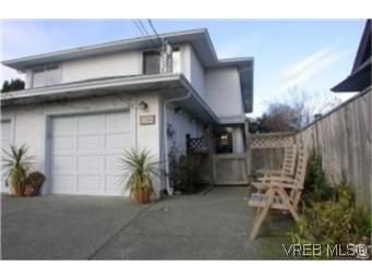 Main Photo:  in VICTORIA: Vi Jubilee Half Duplex for sale (Victoria)  : MLS®# 457901
