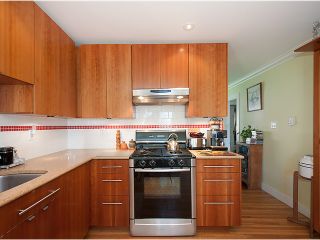 Photo 5: 2261 WATERLOO Street in Vancouver: Kitsilano House for sale (Vancouver West)  : MLS®# V1054207