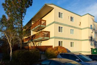 Photo 1: 303 4728 Uplands Dr in Nanaimo: Na Uplands Condo for sale : MLS®# 862317