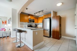 Photo 4: 302 7428 BYRNEPARK WALK in Burnaby: South Slope Condo for sale (Burnaby South)  : MLS®# R2458762