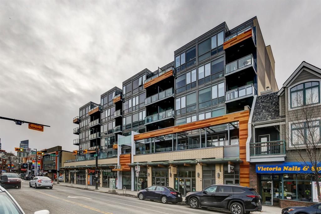 Main Photo: 212 301 10 Street NW in Calgary: Hillhurst Apartment for sale : MLS®# A1176526