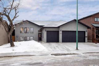 Photo 1: 825 N Avenue South in Saskatoon: King George Residential for sale : MLS®# SK958705