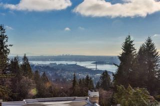Photo 1: 2552 WESTHILL Close in West Vancouver: Westhill House for sale in "WESTHILL VILLA" : MLS®# R2055281