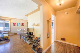 Photo 4: 2327 23 Street NW in Calgary: Banff Trail Detached for sale : MLS®# A1114808