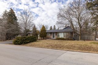 Photo 1: 1402 Gainsborough Drive in Oakville: Iroquois Ridge South House (Bungalow) for sale : MLS®# W8231982