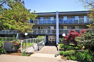 Photo 1: 317 550 ROYAL Avenue in New Westminster: Downtown NW Condo for sale in "HARBOURVIEW" : MLS®# R2794369