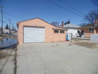 Photo 4: 1132 INKSTER Boulevard in WINNIPEG: North End Residential for sale (North West Winnipeg)  : MLS®# 1307389