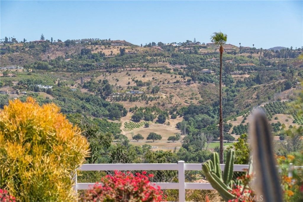 Main Photo: 31555 Cottontail Lane in Bonsall: Residential for sale (92003 - Bonsall)  : MLS®# OC19257127