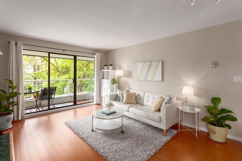 FEATURED LISTING: 304 - 674 17TH Avenue West Vancouver