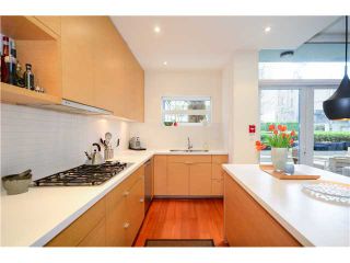 Photo 7: 1578 W 8TH Avenue in Vancouver: Fairview VW Townhouse for sale in "PINTURA" (Vancouver West)  : MLS®# V1044231