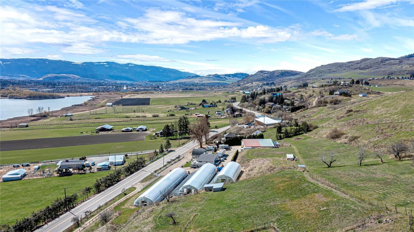 Main Photo: 6844 Old Kamloops Road, in Vernon: House for sale : MLS®# 10272761
