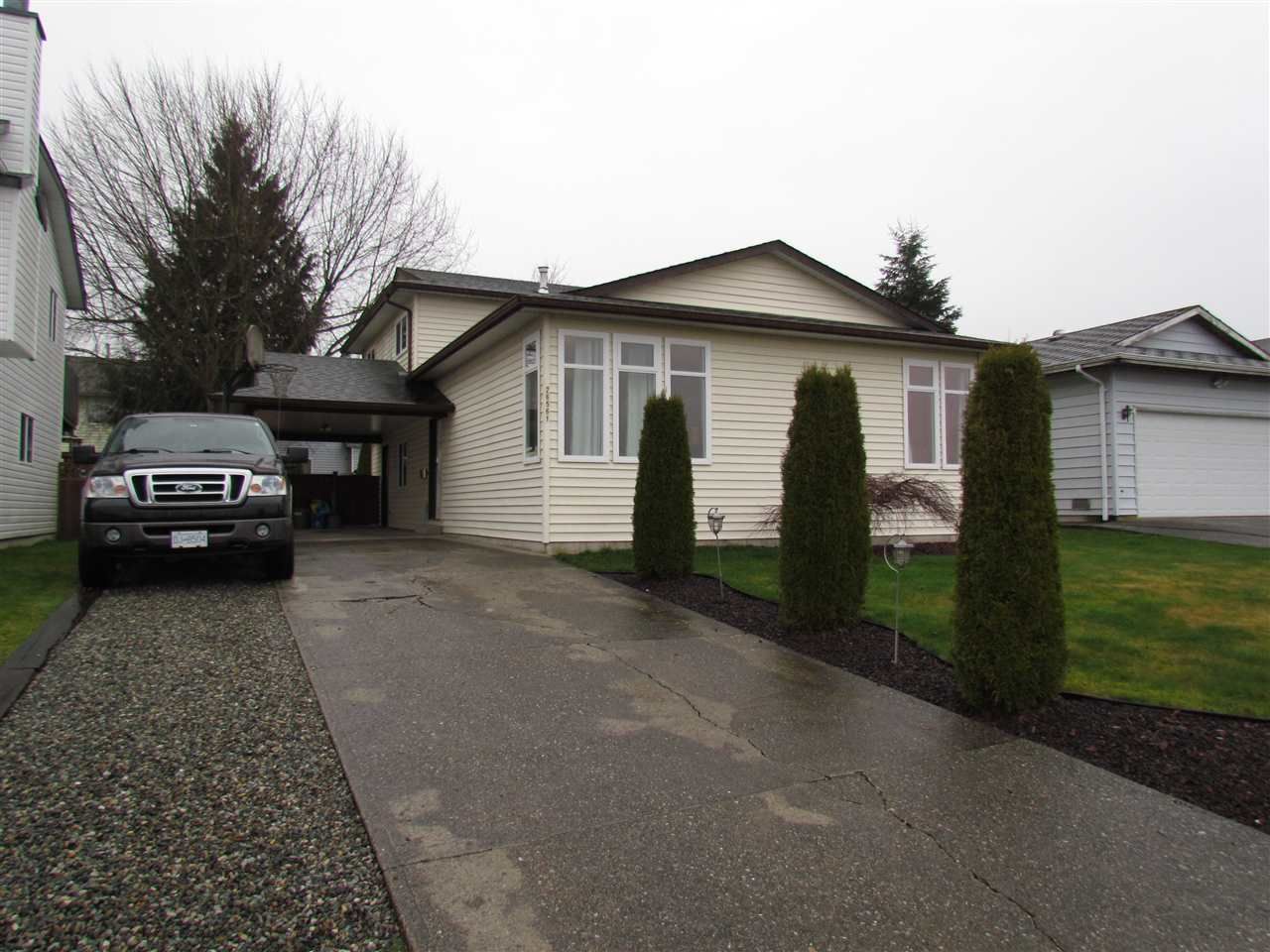 Main Photo: 26561 28TH Avenue in Langley: Aldergrove Langley House for sale : MLS®# R2097454