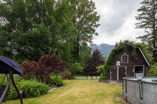 Main Photo: 41581 COTTONWOOD Road in Squamish: Brackendale House for sale : MLS®# R2894048
