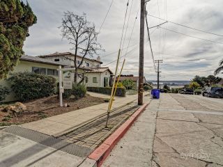 Photo 5: MIDDLETOWN House for sale : 2 bedrooms : 1307 W UPAS ST in SAN DIEGO