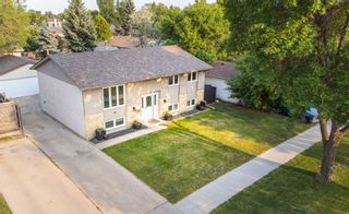 Photo 34: 10 Chornick Drive in Winnipeg: House for sale