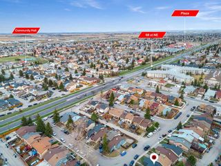Photo 4: 135 Pinecliff Close NE in Calgary: Pineridge Semi Detached (Half Duplex) for sale : MLS®# A2128622