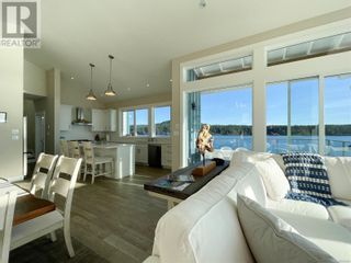 Photo 3: 812 Sunset Pt in Sooke: House for sale : MLS®# 963060