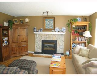 Photo 6: 20 Douglasbank Rise SE in CALGARY: Douglasdale Estates Residential Detached Single Family for sale (Calgary)  : MLS®# C3263974