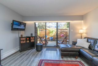 Photo 3: 2 137 E 5TH Street in North Vancouver: Lower Lonsdale Condo for sale : MLS®# R2445542