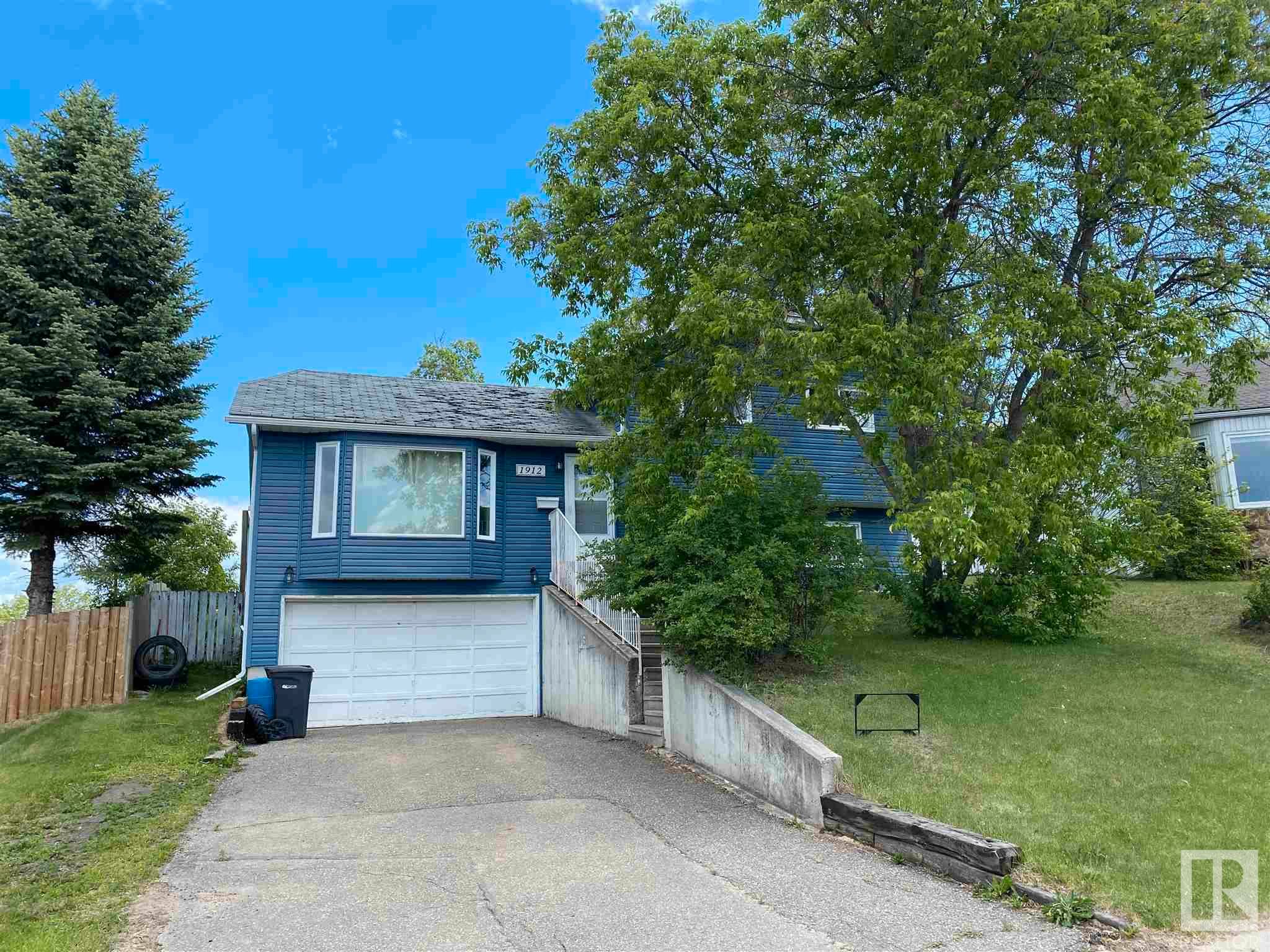 Main Photo: 1912 Forest Drive: Cold Lake House for sale : MLS®# E4286362