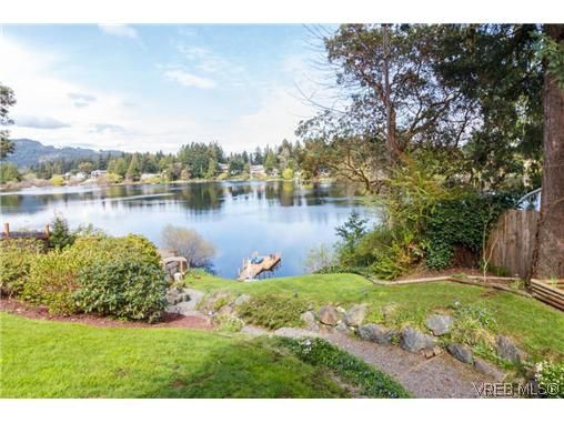 Main Photo: 948 Page Ave in VICTORIA: La Glen Lake House for sale (Langford)  : MLS®# 696682