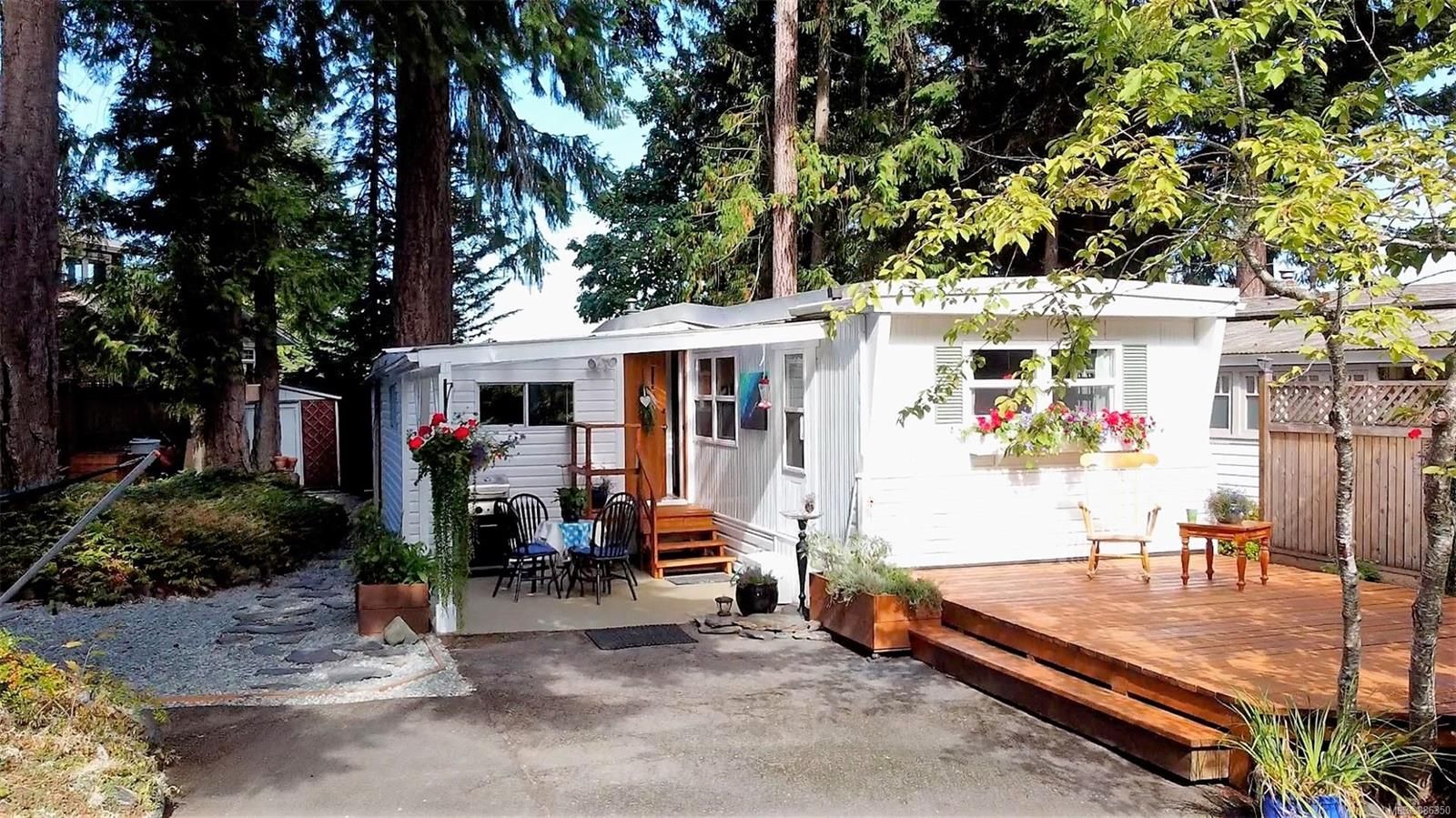 Main Photo: 12 1247 Arbutus Rd in Parksville: PQ Parksville Manufactured Home for sale (Parksville/Qualicum)  : MLS®# 886350
