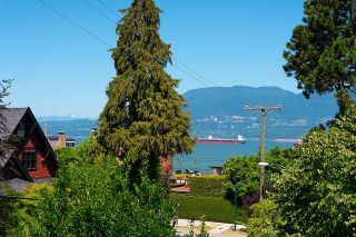 Main Photo: 3284 W 1ST Avenue in Vancouver: Kitsilano 1/2 Duplex for sale (Vancouver West)  : MLS®# R2732798
