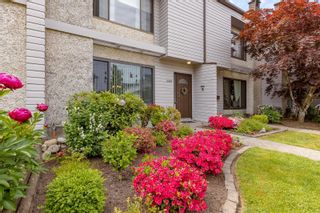 Photo 2: 3367 SEFTON Street in Port Coquitlam: Glenwood PQ Townhouse for sale in "Burkeview" : MLS®# R2846685