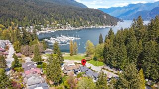 Photo 3: 2007 ROCKCLIFF Road in North Vancouver: Deep Cove House for sale in "Deep Cove" : MLS®# R2683669