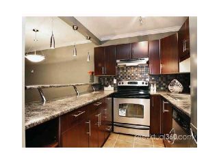 Photo 1: 302 436 7TH Street in New Westminster: Uptown NW Condo for sale in "REGENCY COURT" : MLS®# V875914