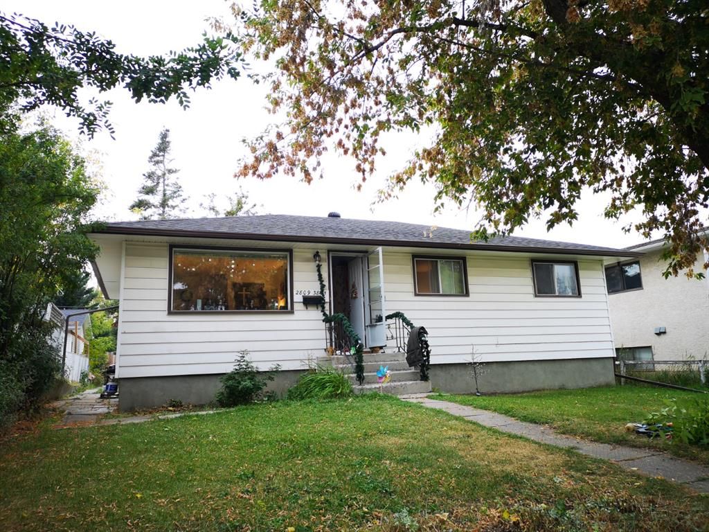 Main Photo: 2809 38 Street SW in Calgary: Glenbrook Detached for sale : MLS®# A1191506
