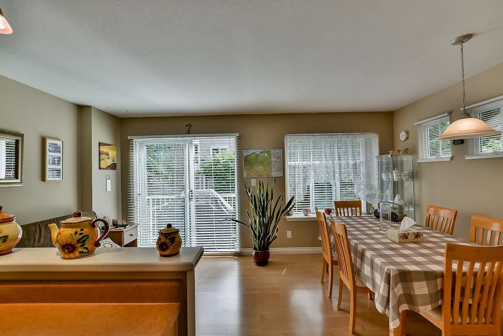 Photo 11: Photos: 405 9580 PRINCE CHARLES Boulevard in Surrey: Queen Mary Park Surrey Townhouse for sale in "Brittany Lane" : MLS®# R2085578