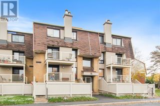 Photo 1: 16 SWEETBRIAR CIRCLE UNIT#1 in Nepean: Condo for sale : MLS®# 1365679