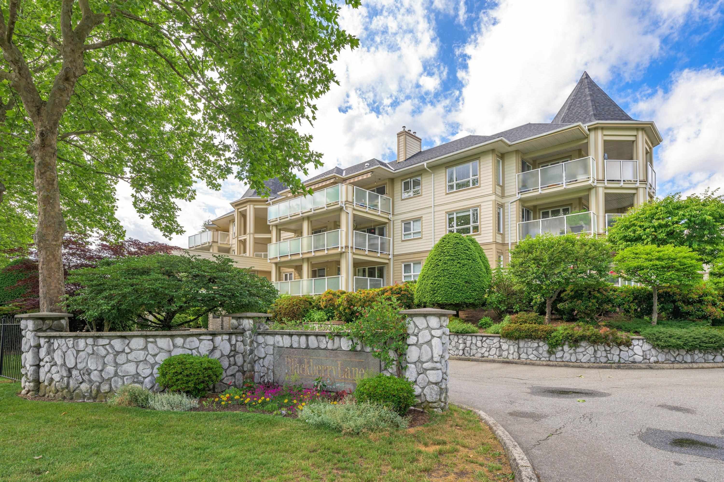 Main Photo: 313 20125 55A Avenue in Langley: Langley City Condo for sale in "Blackberry Lane" : MLS®# R2788544