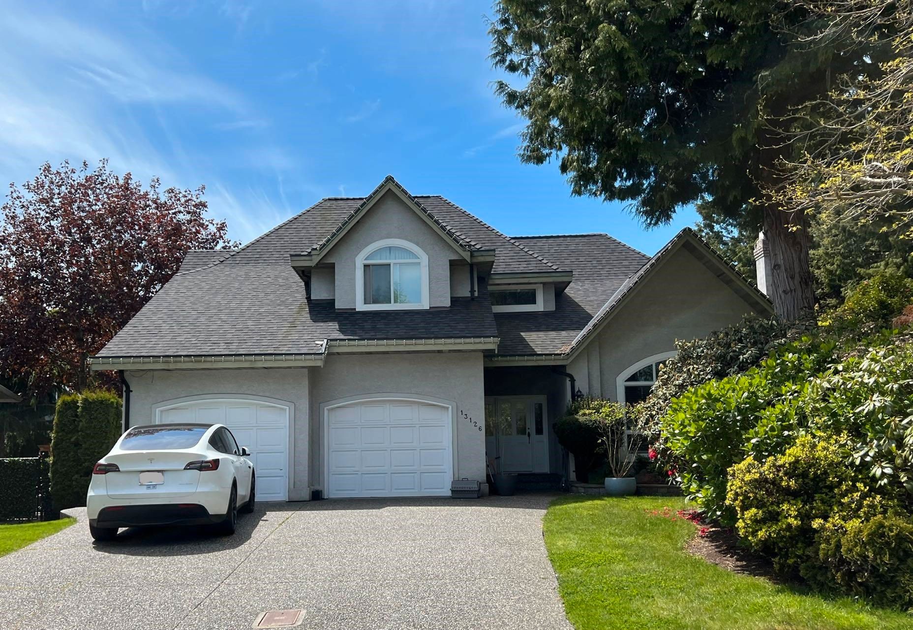 Main Photo: 13126 19A Avenue in Surrey: Crescent Bch Ocean Pk. House for sale in "Hampstead Heath" (South Surrey White Rock)  : MLS®# R2690099