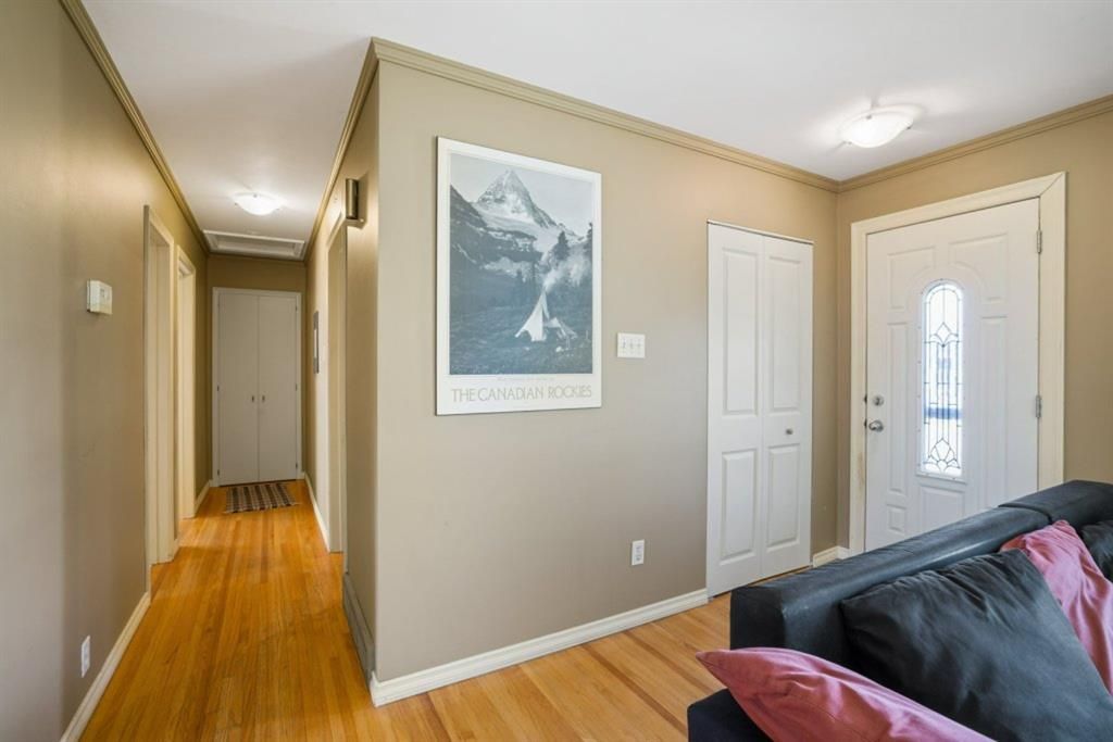 Photo 3: Photos: 97 Lynnwood Drive SE in Calgary: Ogden Detached for sale : MLS®# A1141585