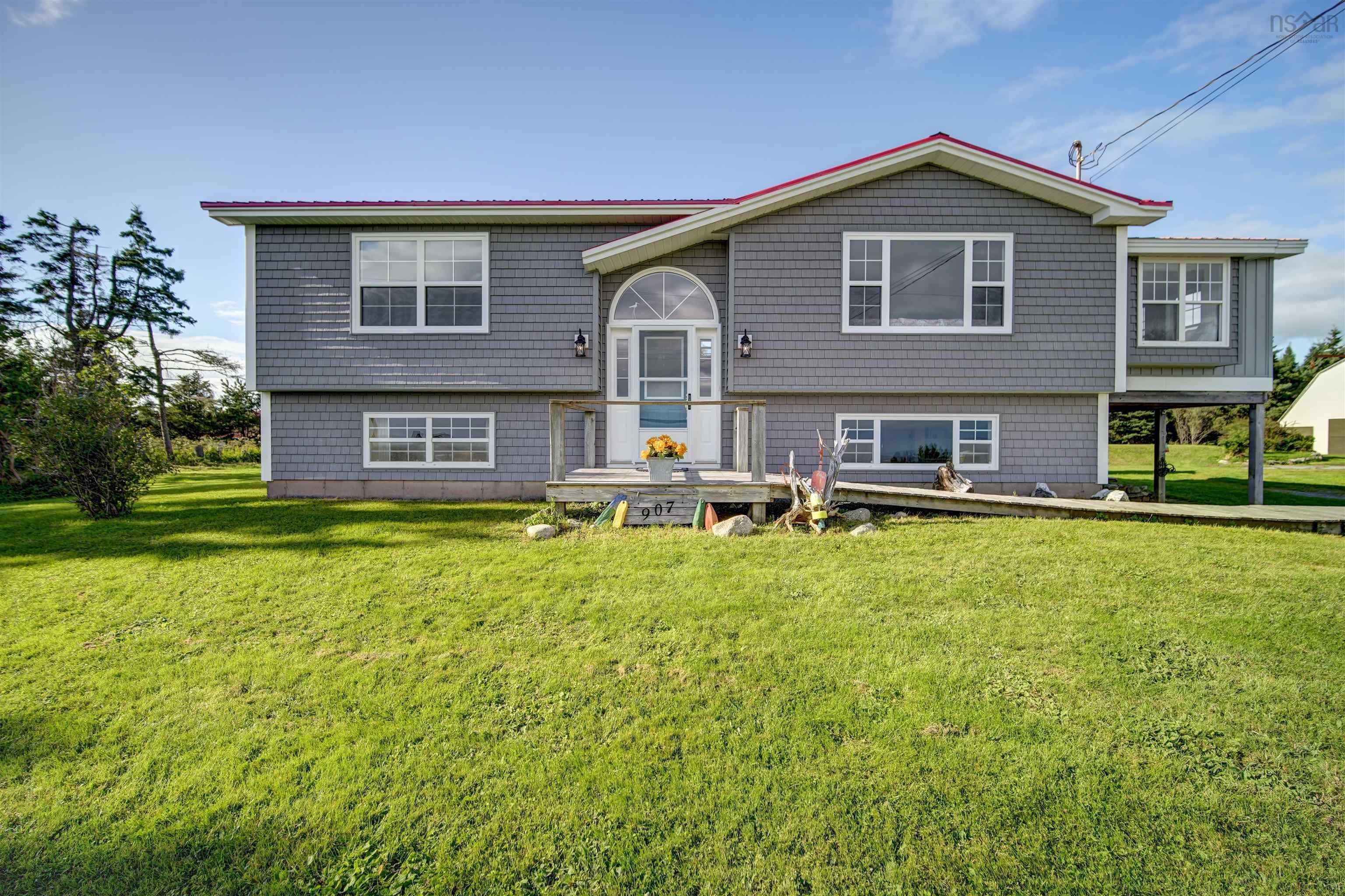 Main Photo: 907 West Lawrencetown Road in Lawrencetown: 31-Lawrencetown, Lake Echo, Port Residential for sale (Halifax-Dartmouth)  : MLS®# 202318970