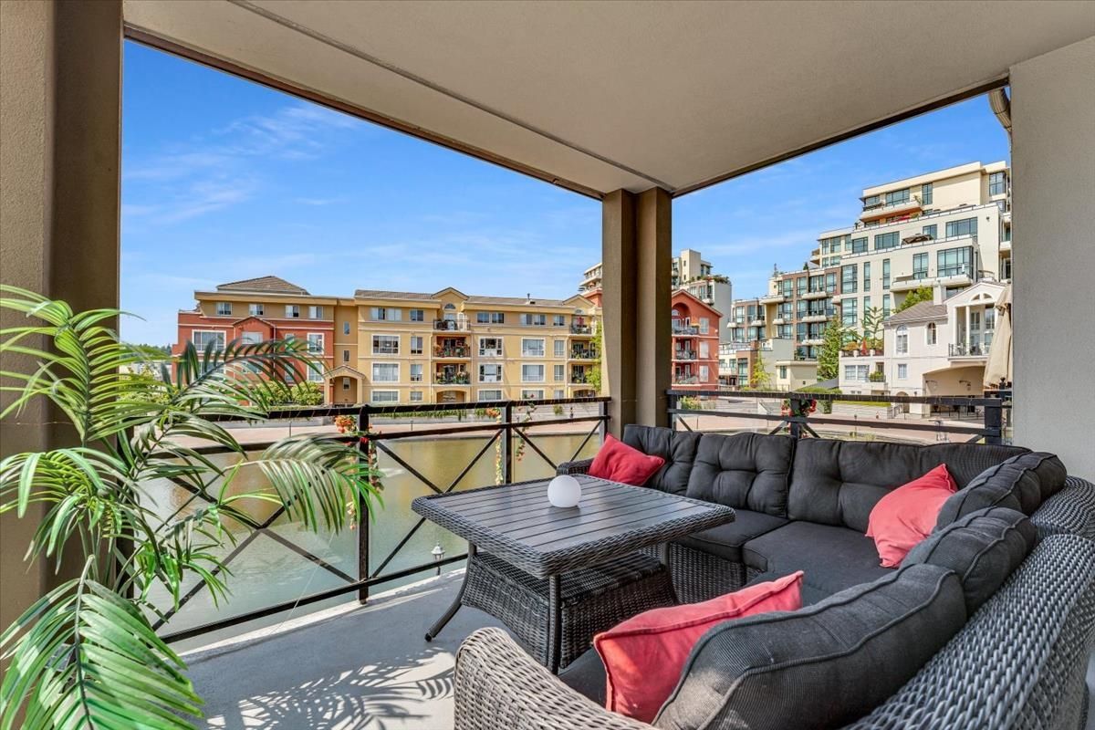 Main Photo: 204 2 RENAISSANCE SQUARE in New Westminster: Quay Condo for sale : MLS®# R2807299