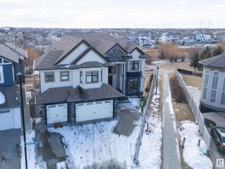 Photo 3: 839 WILDWOOD Crescent in Edmonton: Zone 30 House for sale : MLS®# E4379580