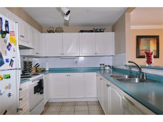 Photo 4: 29 2378 RINDALL Avenue in Port Coquitlam: Central Pt Coquitlam Condo for sale in "BRITTANY PARK" : MLS®# V922637