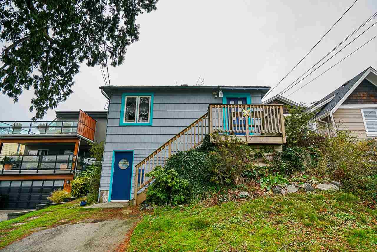 Main Photo: 849 PARKER Street: White Rock House for sale in "EAST BEACH" (South Surrey White Rock)  : MLS®# R2424382