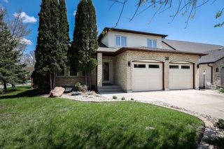Photo 1: 38 Reese Cove in Winnipeg: Normand Park Residential for sale (2C)  : MLS®# 202211407