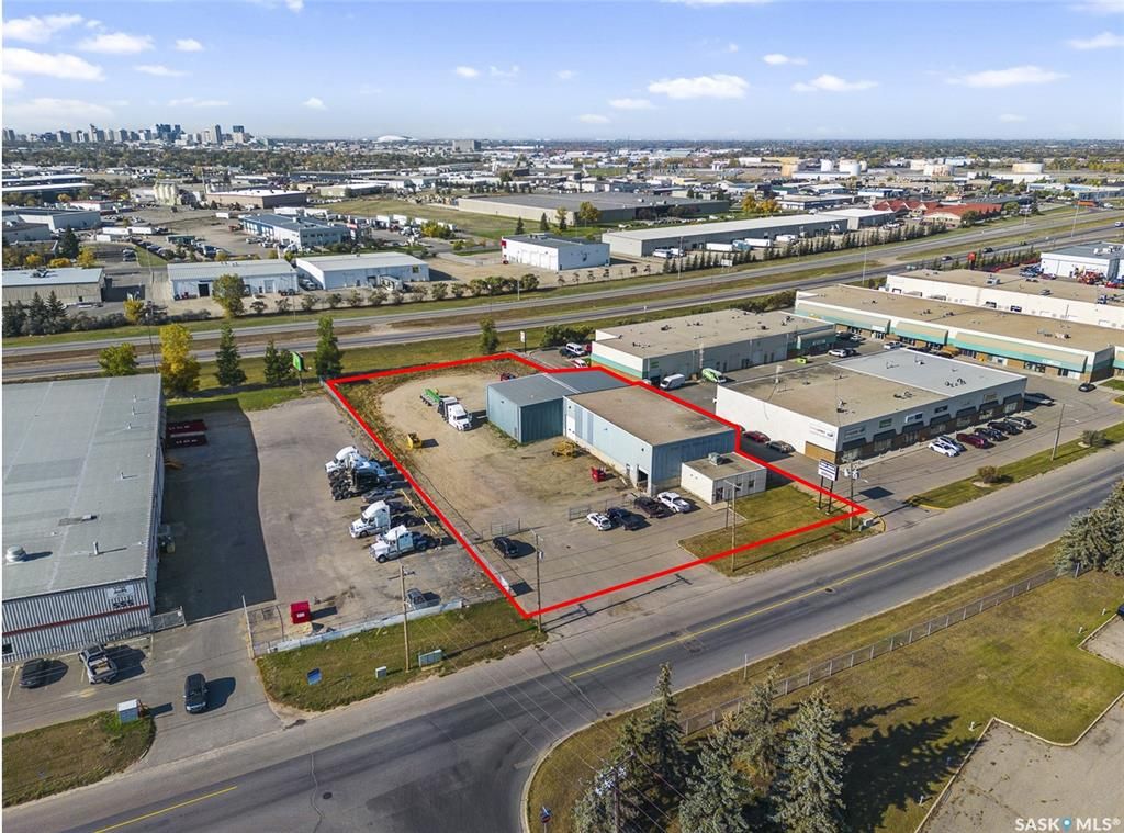 Main Photo: 585 Henderson Drive in Regina: Ross Industrial Commercial for sale : MLS®# SK946247