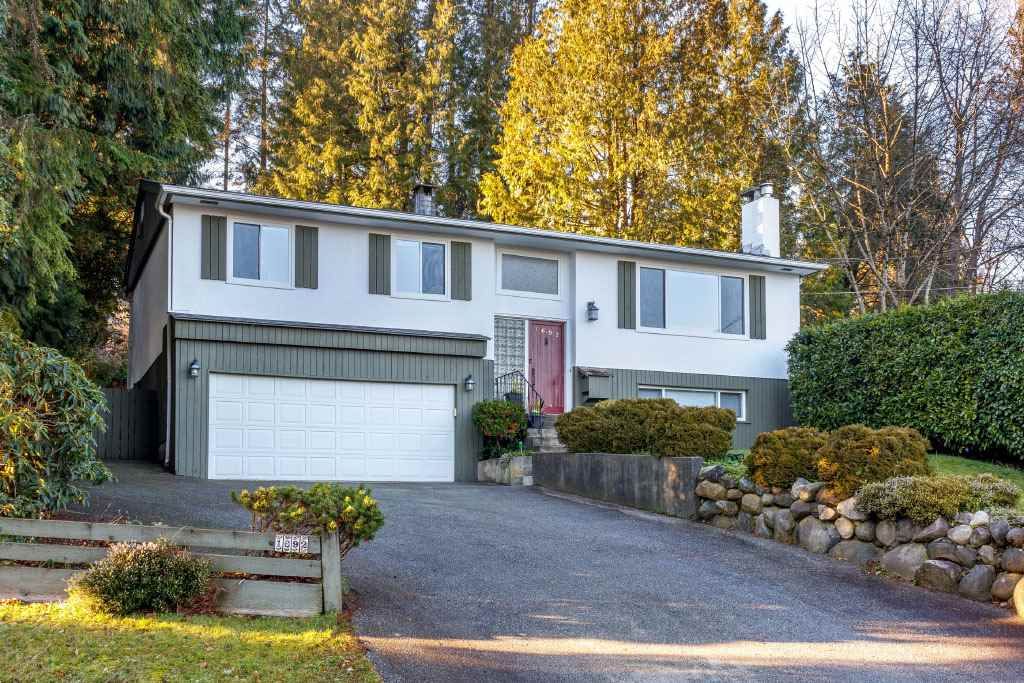 Main Photo: 1692 SCARBOROUGH Crescent in Port Coquitlam: Mary Hill House for sale in "MARYHILL" : MLS®# R2332806