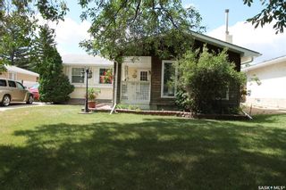 Photo 1: 24 Willoughby Crescent in Regina: Normanview Residential for sale : MLS®# SK946419