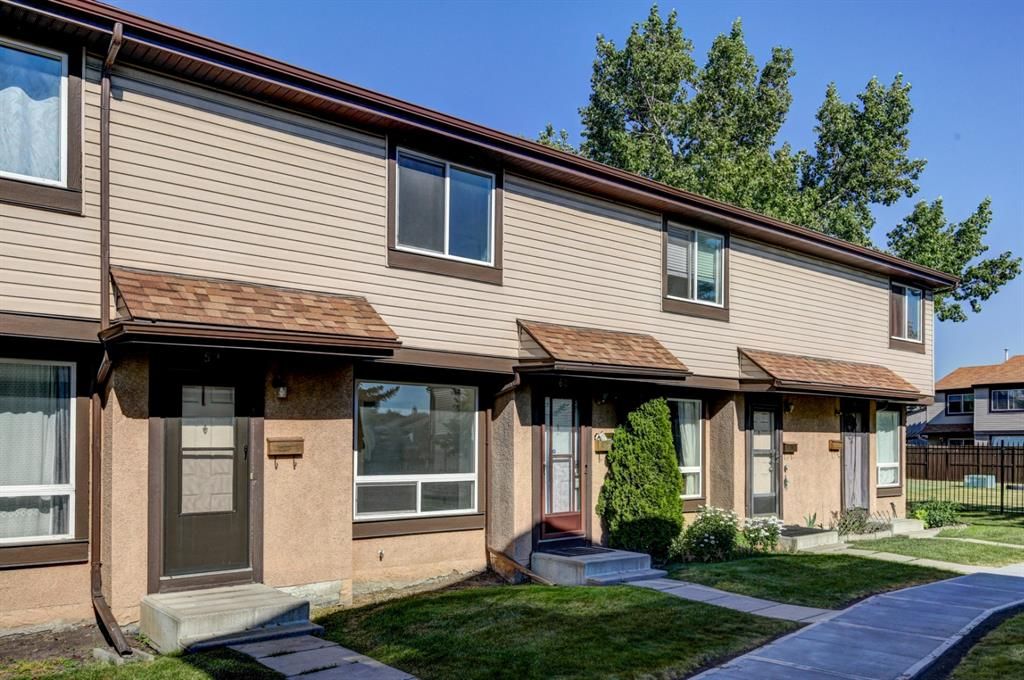 Main Photo: 60 2727 Rundleson Road NE in Calgary: Rundle Row/Townhouse for sale : MLS®# A1244032