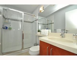 Photo 7: 512 2655 CRANBERRY Drive in Vancouver: Kitsilano Condo for sale in "New Yorker" (Vancouver West)  : MLS®# V787040