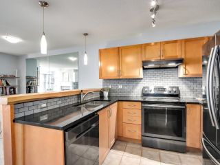 Photo 16: 207 333 E 1ST Street in North Vancouver: Lower Lonsdale Condo for sale in "The Vista West" : MLS®# R2712005