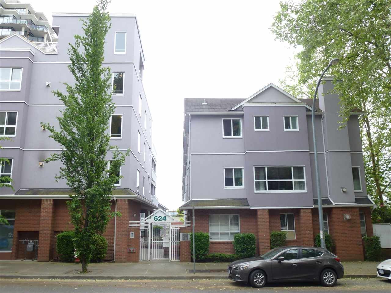 Main Photo: 305 624 AGNES Street in New Westminster: Downtown NW Condo for sale in "MCKENZIE STEPS" : MLS®# R2171513
